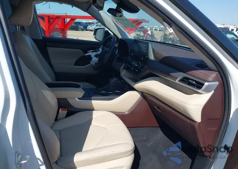 2020 Toyota Highlander Xle z USA, uszkodzony, nr VIN 5TDGZRAH8LS510711